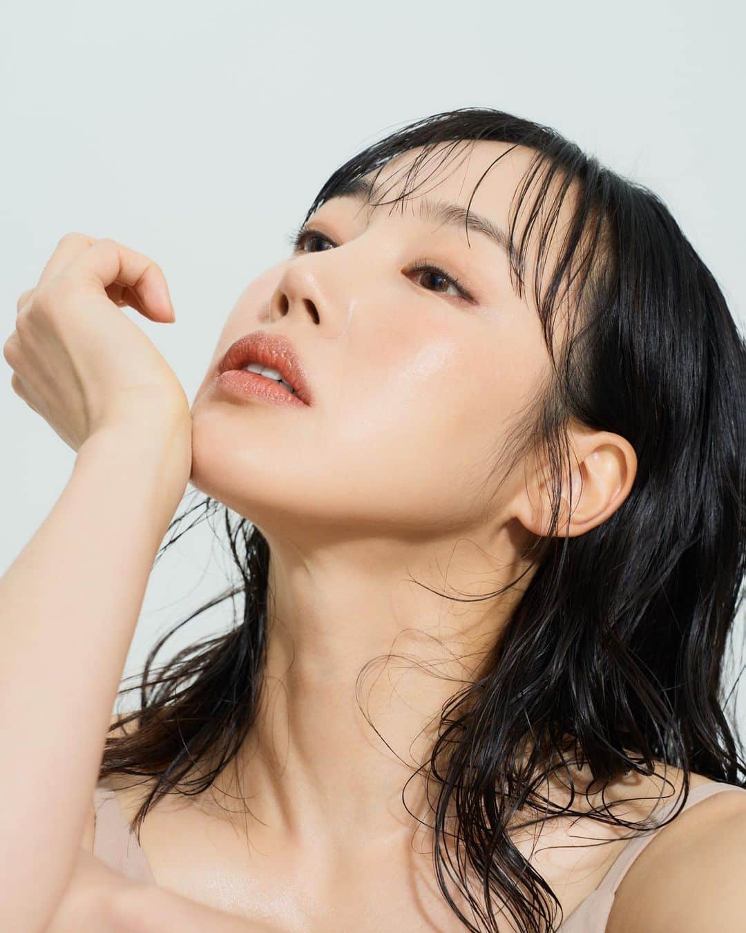 ソ・ウナのインスタグラム：「New Profile ✨ Photo @kimyoungwho  Hair @callme9d  Makeup @m_up_yun」