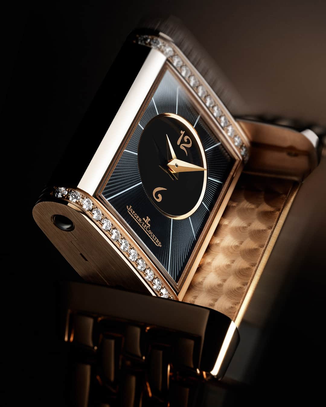 ジャガールクルトのインスタグラム：「From day to night.  #Reverso _ Reverso Classic Duetto Designed, made and assembled in our Manufacture _ The Reverso Duetto Small offers two different faces provided by two back-to-back dials. Its swivelling concept elegantly turns the reverse side into a second expression of time with another style. _ #JaegerLeCoultre #Reverso #TheWatchmakerOfWatchmakers」