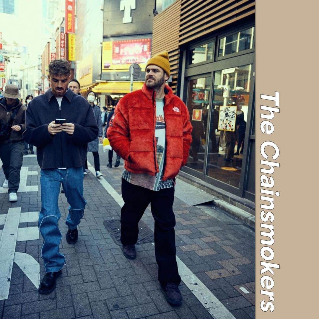 ソニー・ミュージック洋楽さんのインスタグラム写真 - (ソニー・ミュージック洋楽Instagram)「@sonymusic_jp ソニー･ミュージック洋楽🎧 海外アーティストの最新情報をお届け👆🏼 ⁡ 📸この数ヶ月間の海外アーティストの来日ラッシュを写真で振り返り📸 ⁡ ロザリアはパートナーのラウ・アレハンドロと今年の年越しを日本で一緒に過ごしていたばかりですが、昨日も日本語で投稿してくれていましたね🇯🇵✨ ⁡ 今月もRuelやUMI、Tash Sultana等のアーティストが来日予定❣️夏フェスも楽しみです🌞🏖 ⁡ みなさんが特に来日を楽しみにしているアーティストを是非コメント欄で教えてください🔥 ⁡ 01. @rosalia.vt 02. @thechainsmokers 03. @kirstin 04. @rosalia.vt @rauwalejandro 05. @porterrobinson 06. @jnrchoi ⁡ #洋楽 #来日 #来日公演 #海外アーティスト #海外セレブ #Rosalia #TheChainsmokers #Kirstin #Pentatonix #Rosalía #RauwAlejandro #PorterRobinson #JnrChoi #洋楽好きな人と繋がりたい」5月12日 22時09分 - sonymusic_jp