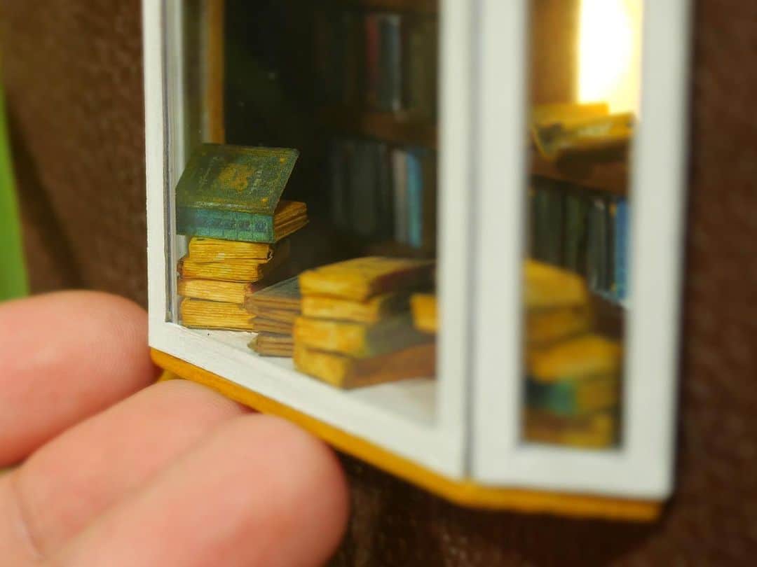 ohanaのインスタグラム：「今日はへそくりを作ったので寝ます…💴💤😪  #ミニチュア #miniature #dollhouse #ドールハウス」