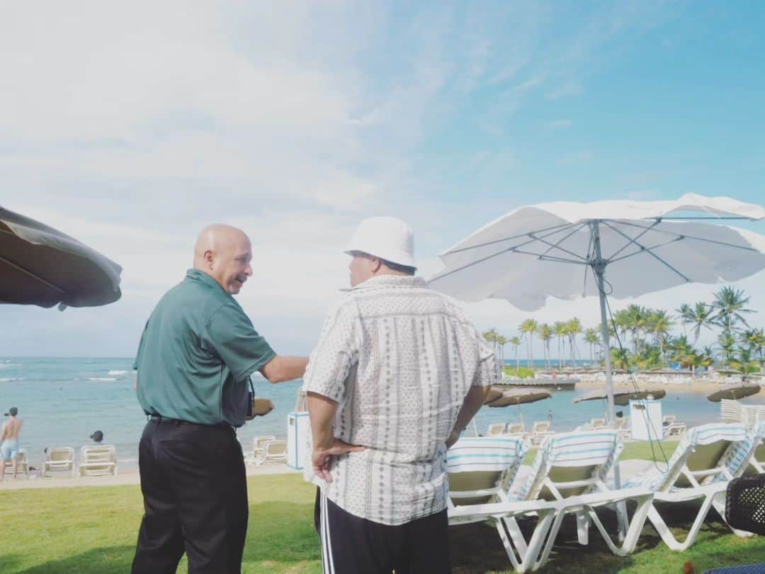 ルイス・ガスマンさんのインスタグラム写真 - (ルイス・ガスマンInstagram)「WEPAAA, Happy Friday!!! Aquí, remembering my stay at @caribehilton Beautiful beach front experience, amazing service, and great food.」5月12日 22時10分 - loueyfromthehood