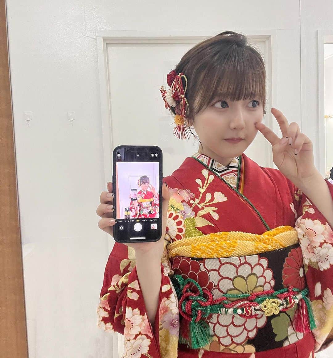 のインスタグラム：「21歳になりました✌︎ 昨年よりもちょっとだけ大人にならたらいいな〜くらいでのんびりがんばります😺」