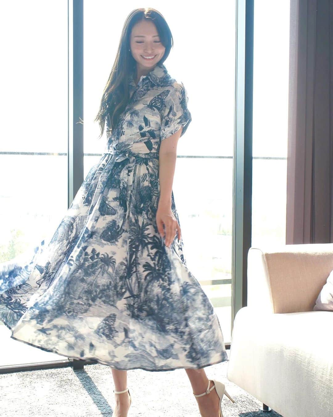 黒澤ゆりかのインスタグラム：「💙🤍  👗@fuwari_flow」