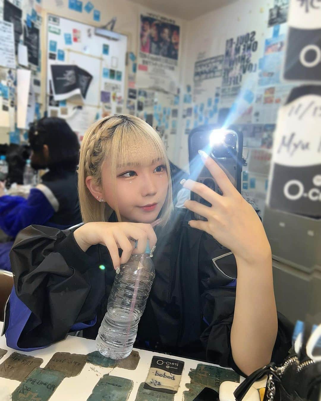 のインスタグラム：「📸📸📸　  全然インスタ更新してなかった笑 (これ、いつも言ってる気がする)  てか、衣装の写真多すぎて、プライベートの写メない、、、🧎🏻‍♂️🧎🏻‍♂️笑  zanka初お披露目、東京、大阪無事終わって 次は名古屋！ がんばるぞっ、まだ迷ってる方は来るしかないよっ  ライブ沢山して、一個一個のステージで、1人でもzanka応援しよって思ってくれる人が増えてったらいいなっ  てか、応援しなきゃ損だよ？🙎‍♀️  明日もライブ頑張りますっ まっとるっ  #アイドル #アイドル衣装 #japanesegirl #japaneseidol #ハイトーン #ハイトーンボブ #切りっぱなしボブ #ヘアアレンジ #編み込み #編み込みアレンジ #ブロンドヘアー #blonde #hairstyles #ネイル」