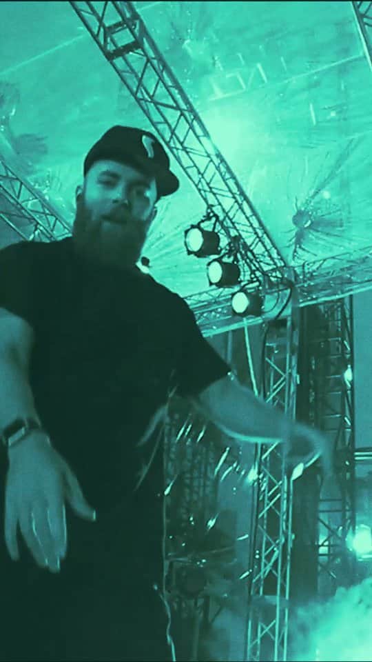 Showtekのインスタグラム：「What’s your ultimate dream? We’re living ours with this new tune: ‘Dream’ - @showtek with @timmytrumpet OUT NOW 🔥」