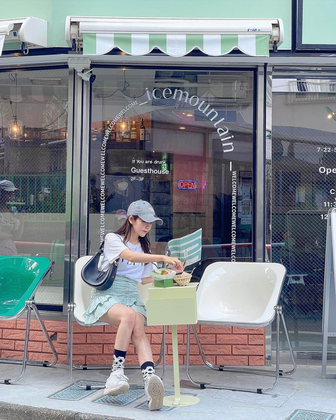 tomomi ❤︎ よしはしともみ ❤︎さんのインスタグラム写真 - (tomomi ❤︎ よしはしともみ ❤︎Instagram)「. . . 　　ICE MOUNTAIN CAFE / 📍東新宿 . . . えりんことみずきちゃんといってきたぁああ☕️🌿 . . . 🧃コーディネート トップス　@maisonvalentino  スカート　@zara  シューズ　@onitsukatigerjp 靴下　　　@maisonkitsune  キャップ　@snidel_official . . . 食べたもの🍴 ☑︎ ベーグルベーコンセット ☑︎ カフェラテ . . . ------------------------------------------------------ ☕️ ICE MOUNTAIN CAFE  𝐀𝐝𝐝𝐫𝐞𝐬𝐬：東京都新宿区新宿7-22-5 平元ビル 1F 𝐀𝐜𝐜𝐞𝐬𝐬：東新宿駅A2出口より徒歩約6分 𝐓𝐞𝐥：03-6205-9432 𝐇𝐨𝐮𝐫：[月・火・木]11:30～20:00(L.O)  [金・土・日]11:30～翌01:00(L.O) 𝐂𝐥𝐨𝐬𝐞：なし -------------------------------------------------------- . . #icemountaincafe #tokyocafe #shinjukucafe #zara #snidel #maisonkitsune #valentino #onitsukatiger #アイスマウンテンカフェ #東京カフェ #東京カフェ巡り #カフェ巡り部 #カフェ巡り東京 #韓国っぽカフェ #韓国風カフェ #新宿カフェ #東新宿 #ニューオープン #zara購入品」5月12日 22時18分 - tomomi_yoshihashi