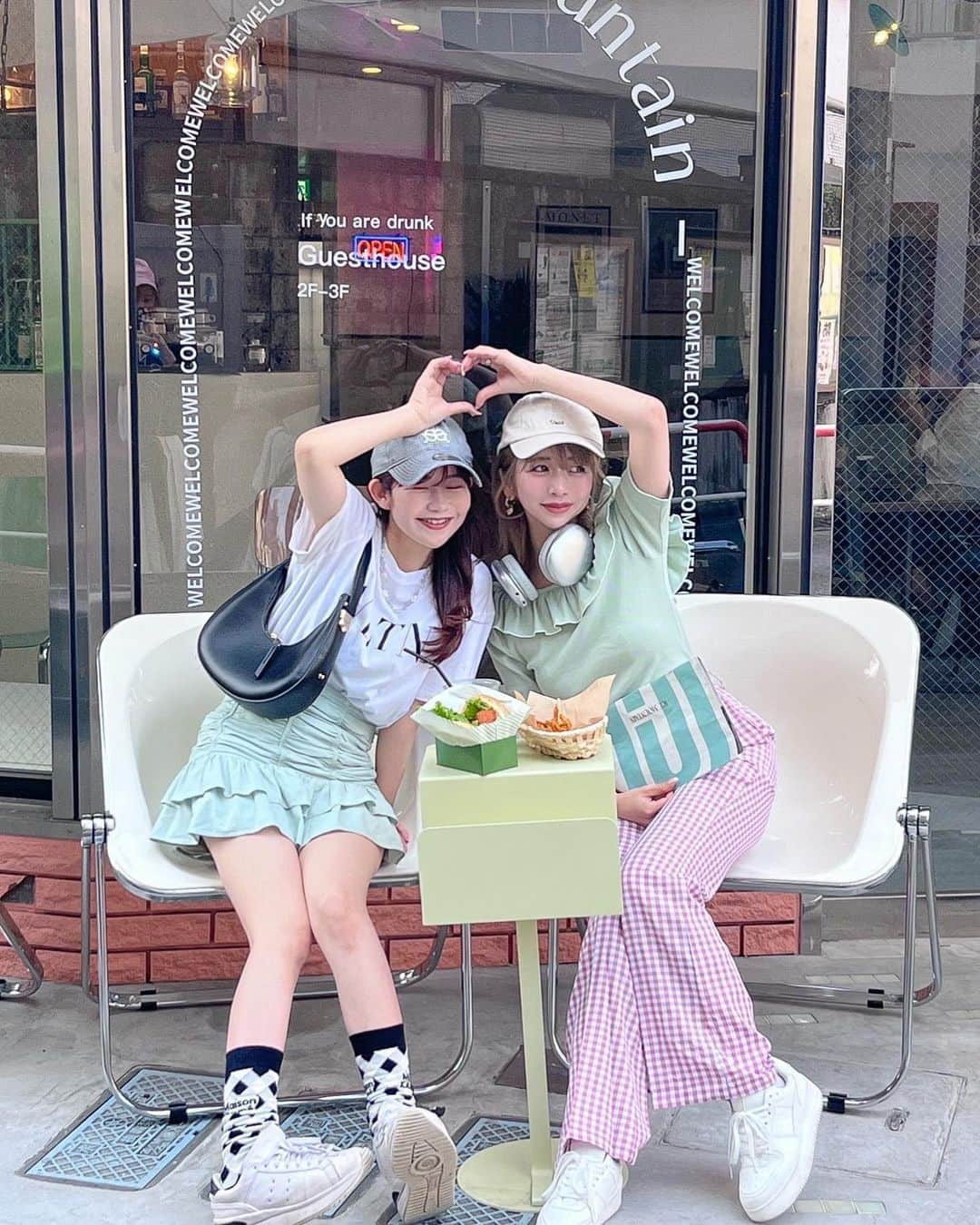 tomomi ❤︎ よしはしともみ ❤︎さんのインスタグラム写真 - (tomomi ❤︎ よしはしともみ ❤︎Instagram)「. . . 　　ICE MOUNTAIN CAFE / 📍東新宿 . . . えりんことみずきちゃんといってきたぁああ☕️🌿 . . . 🧃コーディネート トップス　@maisonvalentino  スカート　@zara  シューズ　@onitsukatigerjp 靴下　　　@maisonkitsune  キャップ　@snidel_official . . . 食べたもの🍴 ☑︎ ベーグルベーコンセット ☑︎ カフェラテ . . . ------------------------------------------------------ ☕️ ICE MOUNTAIN CAFE  𝐀𝐝𝐝𝐫𝐞𝐬𝐬：東京都新宿区新宿7-22-5 平元ビル 1F 𝐀𝐜𝐜𝐞𝐬𝐬：東新宿駅A2出口より徒歩約6分 𝐓𝐞𝐥：03-6205-9432 𝐇𝐨𝐮𝐫：[月・火・木]11:30～20:00(L.O)  [金・土・日]11:30～翌01:00(L.O) 𝐂𝐥𝐨𝐬𝐞：なし -------------------------------------------------------- . . #icemountaincafe #tokyocafe #shinjukucafe #zara #snidel #maisonkitsune #valentino #onitsukatiger #アイスマウンテンカフェ #東京カフェ #東京カフェ巡り #カフェ巡り部 #カフェ巡り東京 #韓国っぽカフェ #韓国風カフェ #新宿カフェ #東新宿 #ニューオープン #zara購入品」5月12日 22時18分 - tomomi_yoshihashi