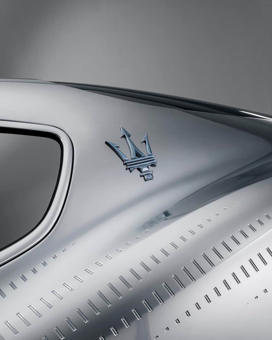マセラティさんのインスタグラム写真 - (マセラティInstagram)「The Maserati mirror of the future. A unique one-off created with the @maserati_fuoriserie team, the GranTurismo Luce is a daring interpretation of the Trident’s full-electric direction. A rocket on wheels, the GranTurismo Folgore masterly delivers up to 760 CV and can reach a speed of 100 km/h in just 2.7 seconds. All electric, all Maserati-style thrills. #Maserati #MaseratiGranTurismo」5月12日 22時16分 - maserati