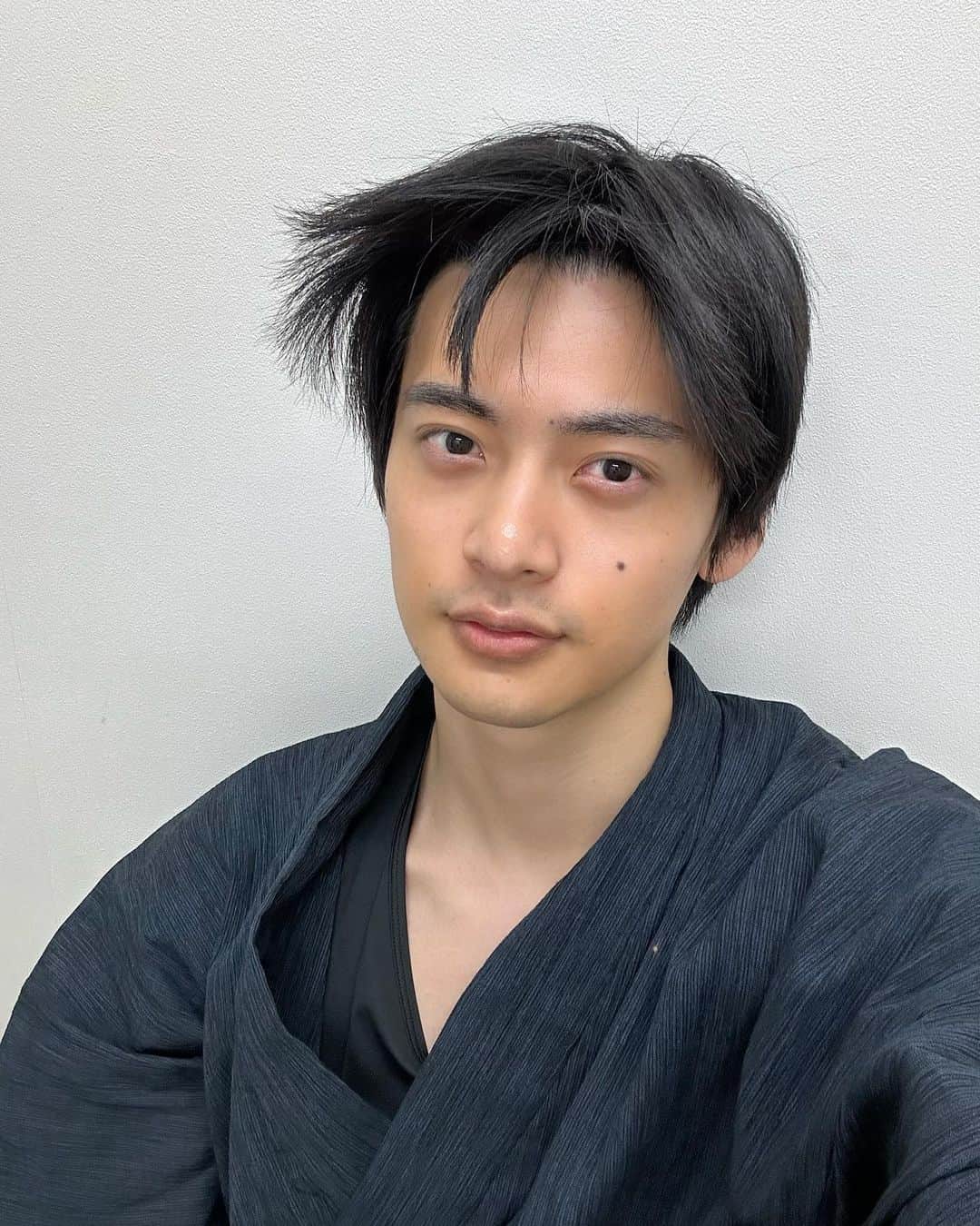 平田雄也のインスタグラム：「京都なう。 寝癖じゃないよ💇‍♂️  #寝癖 #いいえ #違います #京都 #湯豆腐 #食べたい」