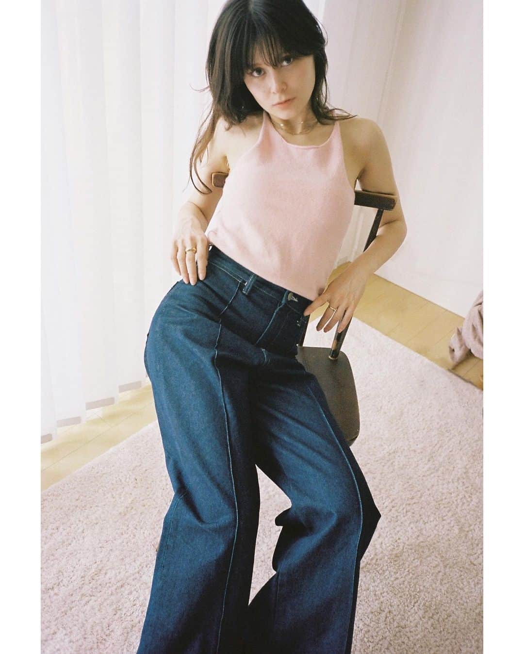 エイミーのインスタグラム：「ready for summer👖🤍」