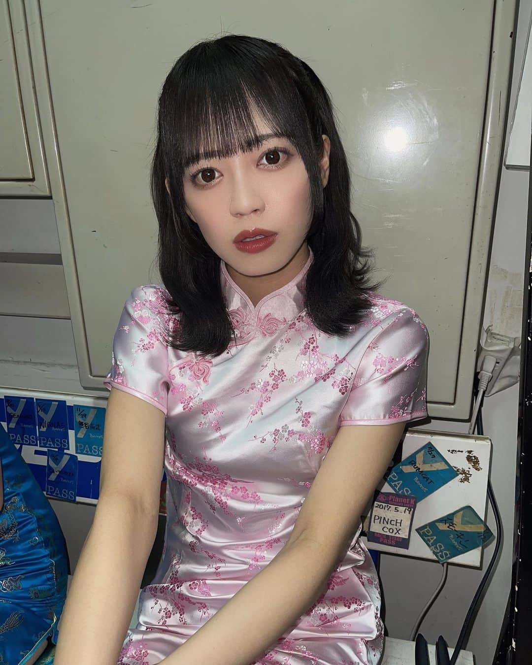 のインスタグラム：「.  ん〜？？なに〜？ お願いは言われたら叶えてあげたいタイプ!♡叶えれるならね🫨笑  せっかくチャイナドレス着たから載せてないの載せる!許して!  . . #idol #japanesegirl #asiagirl #チャイナドレス #コスプレ   いつもいいねありがとううう♡」