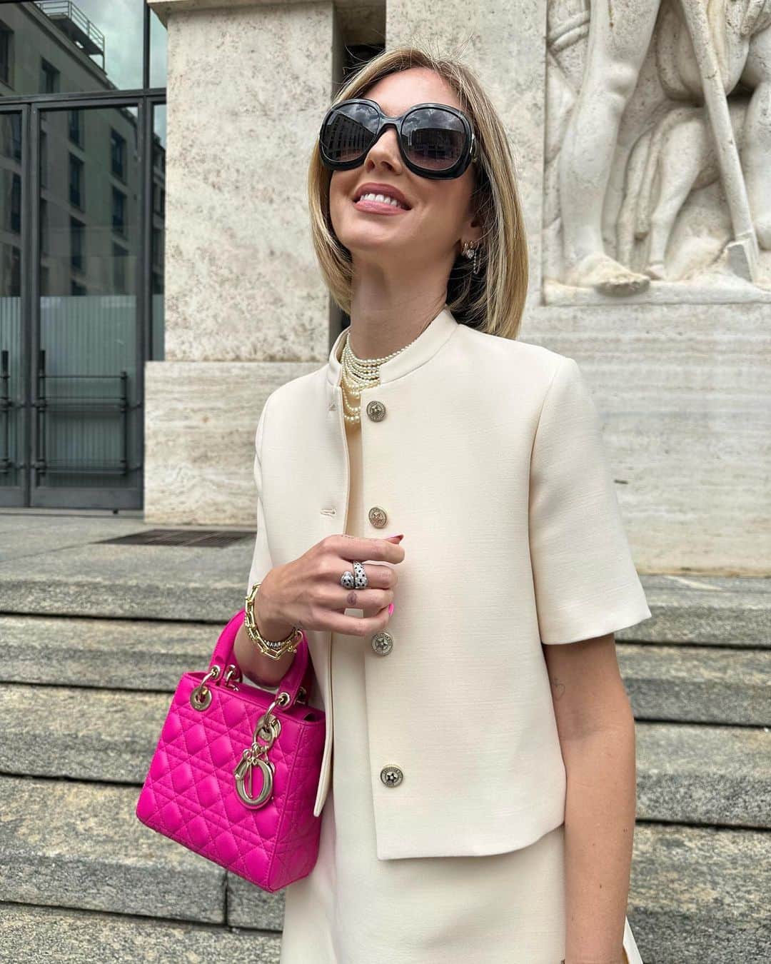 キアラ・フェラーニさんのインスタグラム写真 - (キアラ・フェラーニInstagram)「Feeling super fancy in @dior today ✨ And wearing their Lady 95.22 sunglasses to top off my look #adv #DiorEyewear」5月12日 22時32分 - chiaraferragni