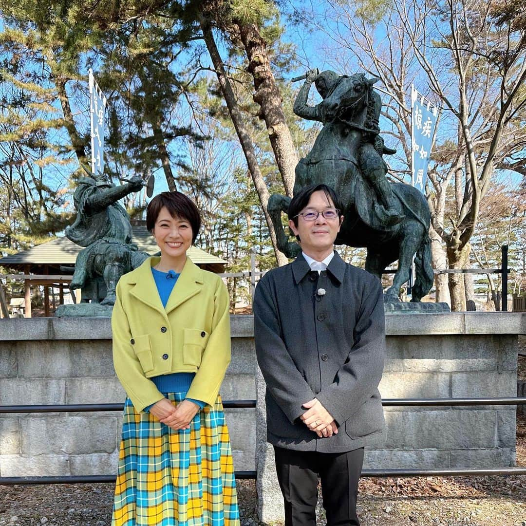 村井美樹さんのインスタグラム写真 - (村井美樹Instagram)「明日放送です☺️  「武将温泉 ～名将の陰に名湯あり 2～ 5月13日（土） BSプレミアム／BS4K 18:00〜  武将と温泉の知られざる関係に迫る歴史温泉ミステリーの第２弾。   「軍神」と呼ばれ戦国最強とも称される　#上杉謙信 その強さの秘密は、温泉の存在にあった？   戦国史研究家の #乃至政彦 さんに解説していただきながら、謙信の謎を紐解きます！ 他に、#織田信長 #伊達政宗 にゆかりのある温泉も♨️ ぜひご覧ください✨  衣装は アウター @yee_tyo  スカート @merlotcamp  #川中島古戦場 #小菅神社 #野沢温泉 #大釜　#熊の手洗い湯  #草津温泉 #湯畑 #西の河原公園 #旅こけし #新山吉紀工人」5月12日 22時39分 - miki_murai_