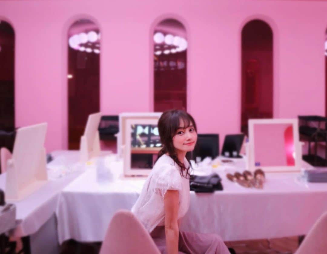 野村日香理さんのインスタグラム写真 - (野村日香理Instagram)「こんばんは♡ お仕事しながら母の日のプレゼントを迷っていたら夜になってしまいました。。💦🎁 あんみつと何にしようかな♡  #今日も一日お疲れ様でした #母の日#プレゼント#撮影 #mothersday#shooting#modellife」5月12日 22時46分 - nomura.hikari