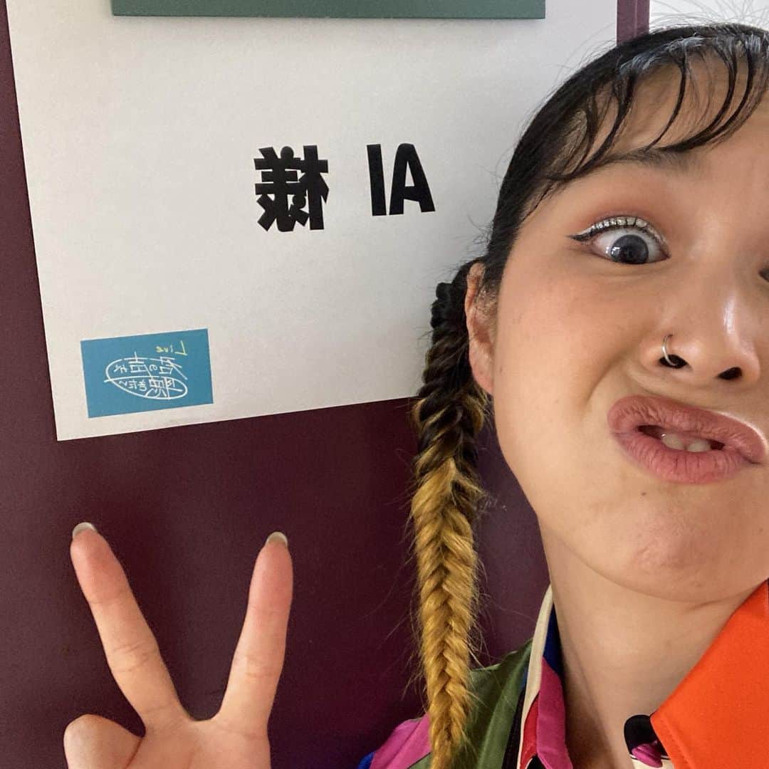 AIのインスタグラム：「生放送歌いますまもなく！！！ NHK 君の声が聴きたい！！！です！！！  #みんながみんな英雄」