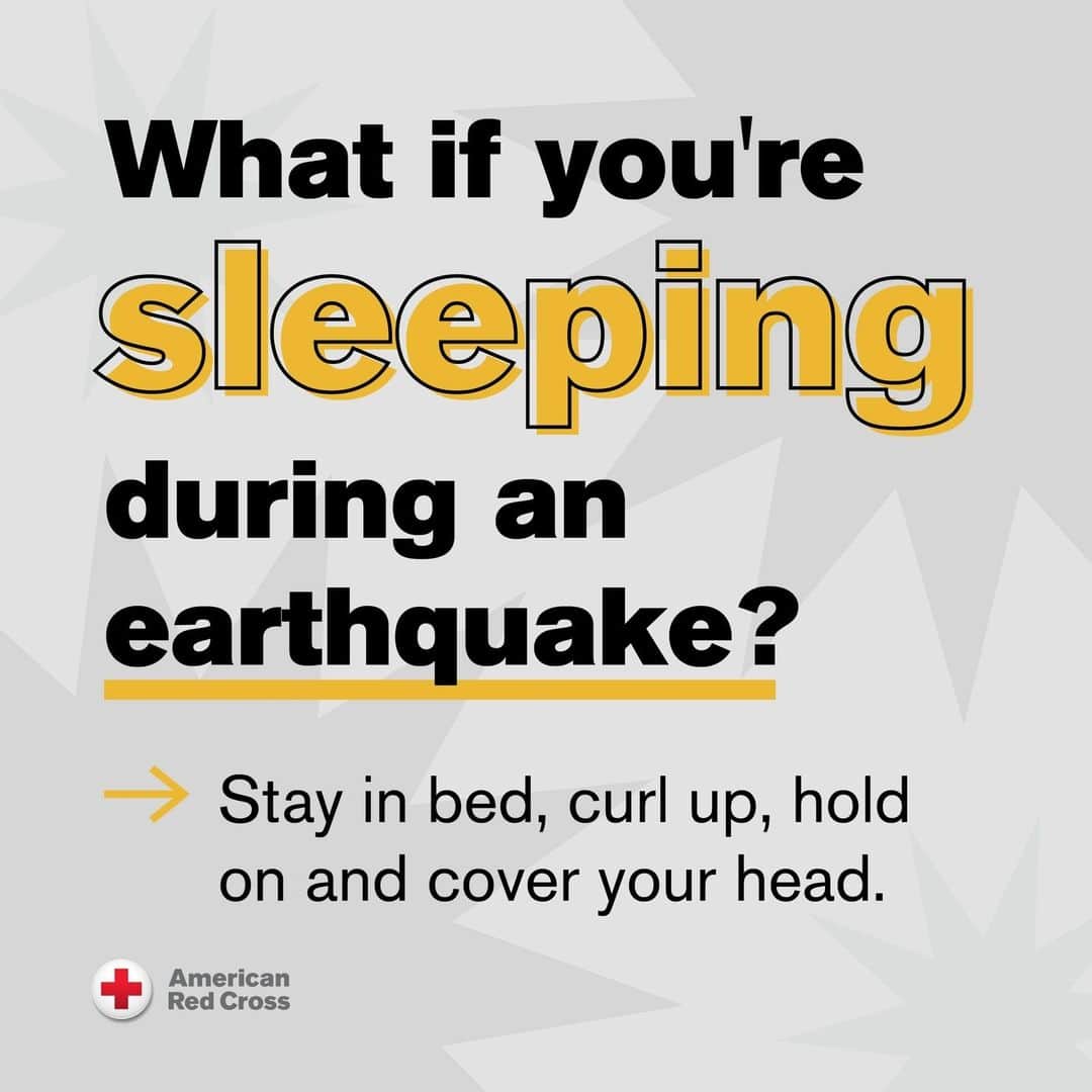 ネーブ・キャンベルのインスタグラム：「#ThoughtsThatCrossMyMind...what should I do if an earthquake happens while I'm sleeping?  #EarthquakeSafety #EarthquakeZone #RedCross #EarthquakePreparedness #DisasterPreparedness #SafetyTips」