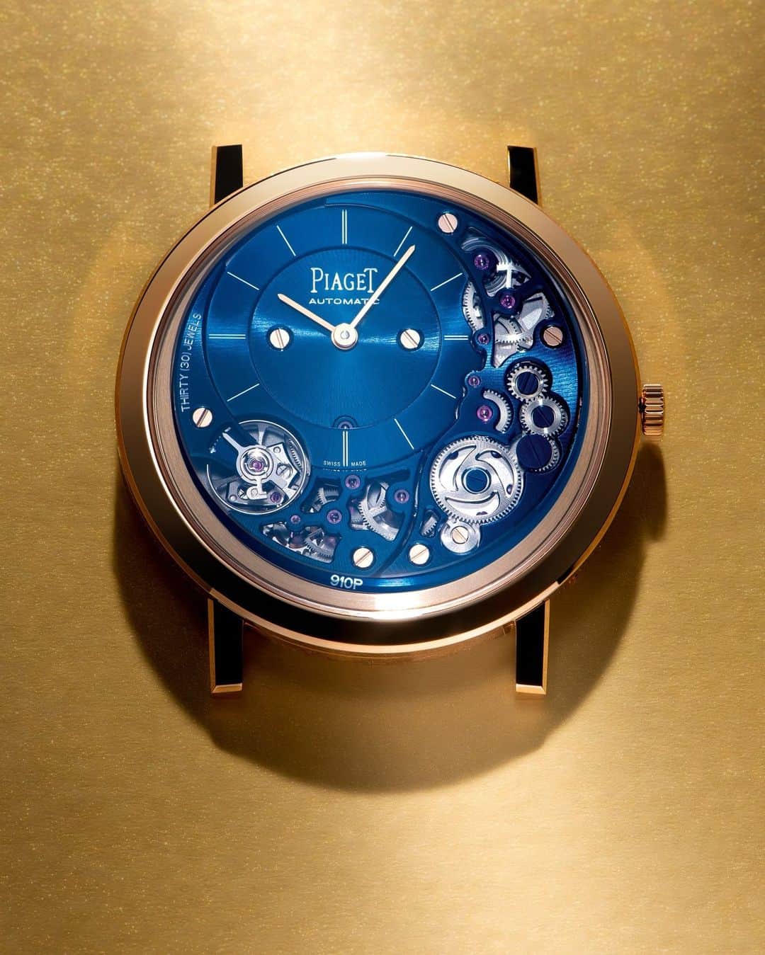 ピアジェさんのインスタグラム写真 - (ピアジェInstagram)「From Pink gold case to deep blue dial, Altiplano Ultimate Automatic watch’s finesse of lays in its thinness and elegant design.  #Piaget #MaisonOfExtraleganza #PiagetSociety #Altiplano」5月12日 23時00分 - piaget