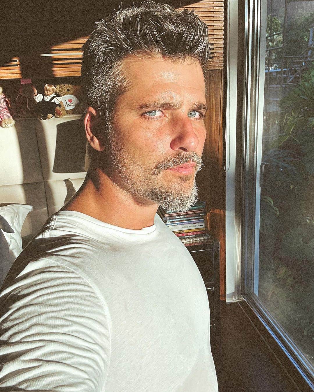 Bruno Gagliassoのインスタグラム：「Acordei, fui plantar 🌳 e vou ali…. E vcs?」