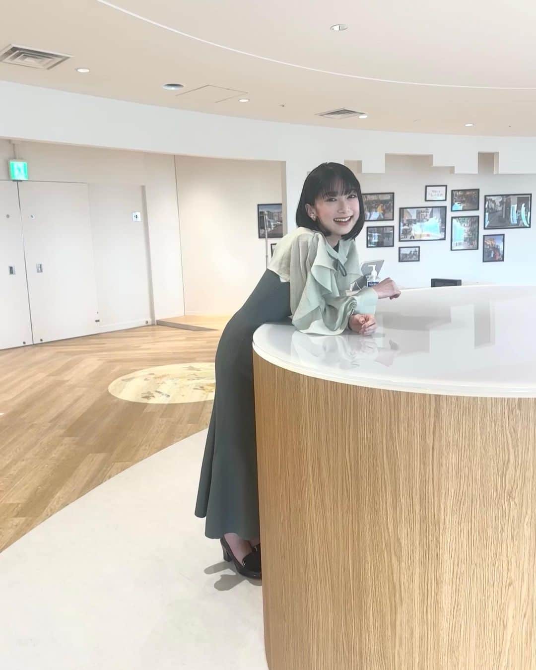 池間夏海のインスタグラム：「🌿🧚🏻‍♂️  #放課後ていぼう日誌  先日取材がありました~  とてもお天気に恵まれた日。 久々のていぼう部の皆んなとの取材は嬉しかったですꪔ̤̮  お衣装👗 : @lily_brown_official   earring👂🏻 : @mimi33_official」