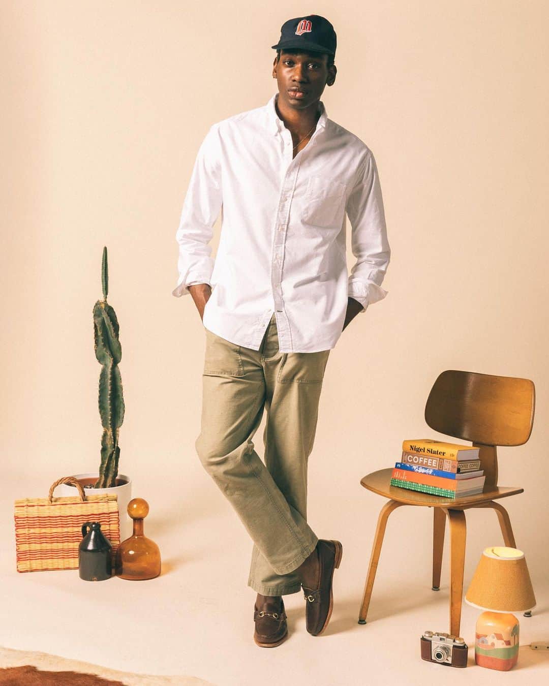 ギットマンブラザーズのインスタグラム：「The timeless and irreplaceable White Oxford button down. Ours is cut from the very same 5.05oz/yd 100% Cambridge Oxford fabric that we’ve used since we started making shirts in 1978 #MadeInUSA」