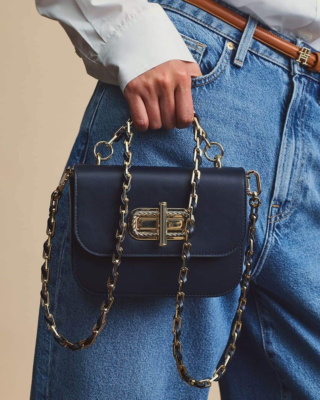 Tommy Hilfigerのインスタグラム：「Denim: the ultimate canvas for summer self-expression. Tap to shop. #TommyHilfiger」