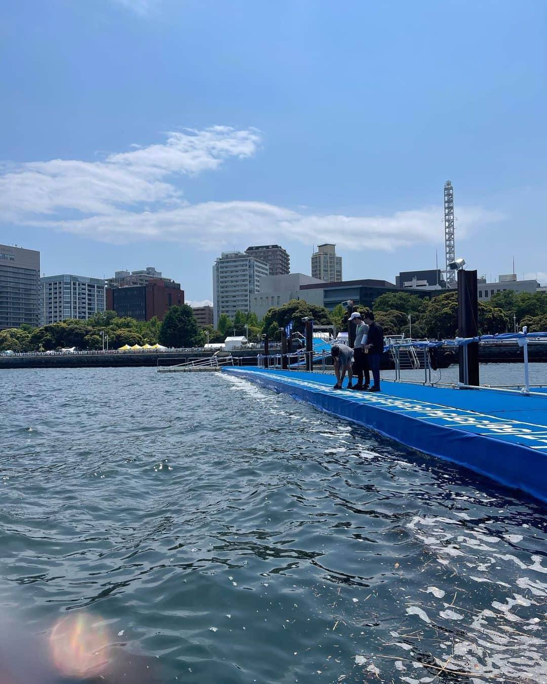 クリステル・チアリさんのインスタグラム写真 - (クリステル・チアリInstagram)「昨日から始まった横浜ー！！！ @worldtriathlon  木曜日の記者会見は4年ぶり？リモートやなしにステージで。同時通訳、緊張したけど、選手の想いを訳させていただける喜びを噛み締めながら一生懸命がんばりました😊  いよいよ明日がメインイベント❣️ 6:30からパラトライアスロン！ 記者会見に登場してくださった @hideki_uda 宇田秀生選手✨ @yukako_hata 秦由加子選手が✨  続いて10時からのエリート女子には @yuko_takahashi8  高橋侑子選手✨  そして12:30からのエリート男子には kenji_nener ニナー賢治選手✨  ぜひぜひ山下公園のスタートとフィニッシュ！そしてみなとみらいを駆け抜ける選手のみなさんの応援よろしくお願いします🥰🥰🥰　  @ai_love_tri 上田藍選手も久々に会えて嬉しかったー💖明日は実況席にもきてくれます🥳🥳🥳 @mrivasmicoud マイケルさんと2人でアナウンスコンビがんばります！  ちなみに、今回のクリスは日本語のアナウンスを会場で喋ってますー。」5月12日 23時08分 - christelleciari