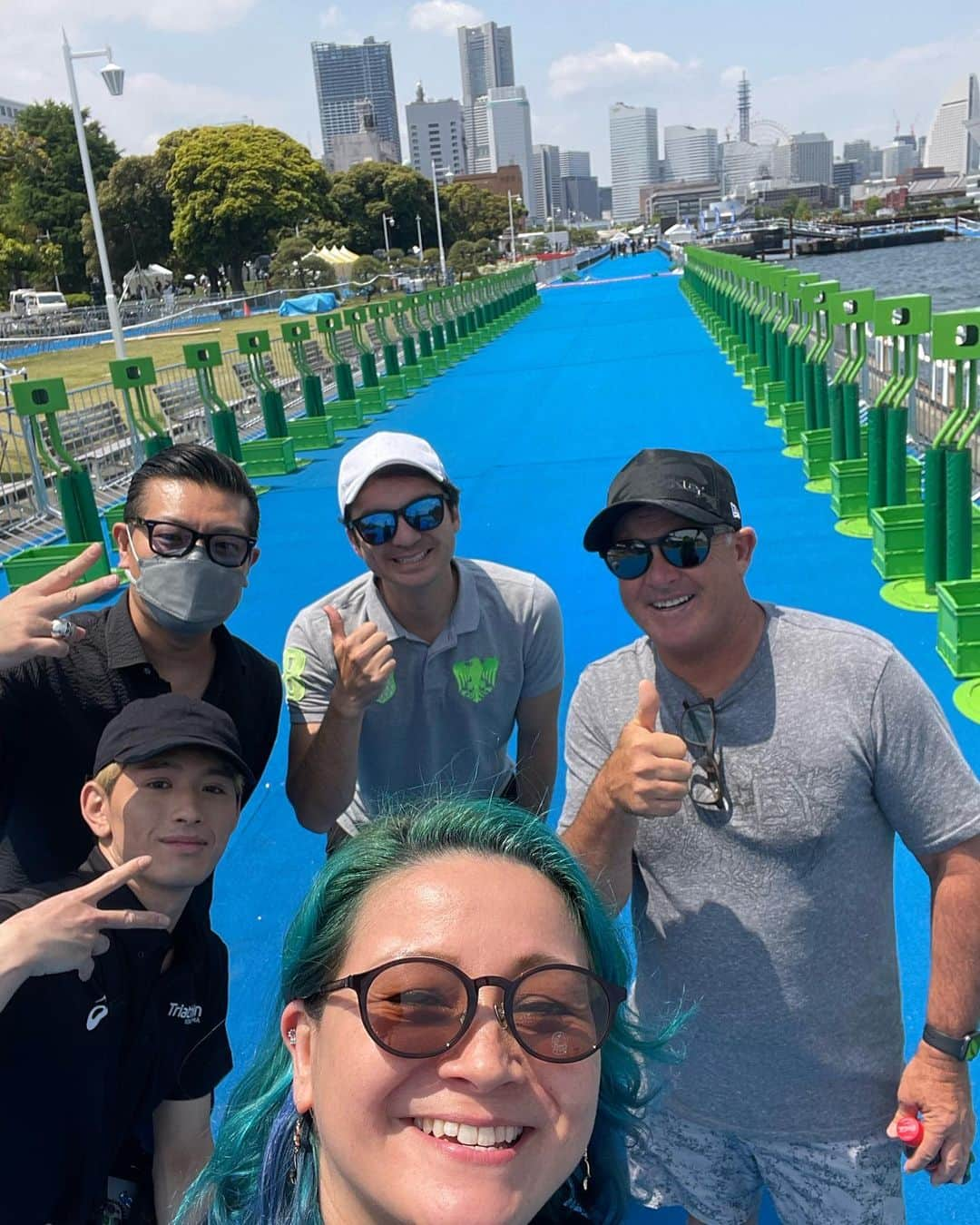 クリステル・チアリさんのインスタグラム写真 - (クリステル・チアリInstagram)「昨日から始まった横浜ー！！！ @worldtriathlon  木曜日の記者会見は4年ぶり？リモートやなしにステージで。同時通訳、緊張したけど、選手の想いを訳させていただける喜びを噛み締めながら一生懸命がんばりました😊  いよいよ明日がメインイベント❣️ 6:30からパラトライアスロン！ 記者会見に登場してくださった @hideki_uda 宇田秀生選手✨ @yukako_hata 秦由加子選手が✨  続いて10時からのエリート女子には @yuko_takahashi8  高橋侑子選手✨  そして12:30からのエリート男子には kenji_nener ニナー賢治選手✨  ぜひぜひ山下公園のスタートとフィニッシュ！そしてみなとみらいを駆け抜ける選手のみなさんの応援よろしくお願いします🥰🥰🥰　  @ai_love_tri 上田藍選手も久々に会えて嬉しかったー💖明日は実況席にもきてくれます🥳🥳🥳 @mrivasmicoud マイケルさんと2人でアナウンスコンビがんばります！  ちなみに、今回のクリスは日本語のアナウンスを会場で喋ってますー。」5月12日 23時08分 - christelleciari