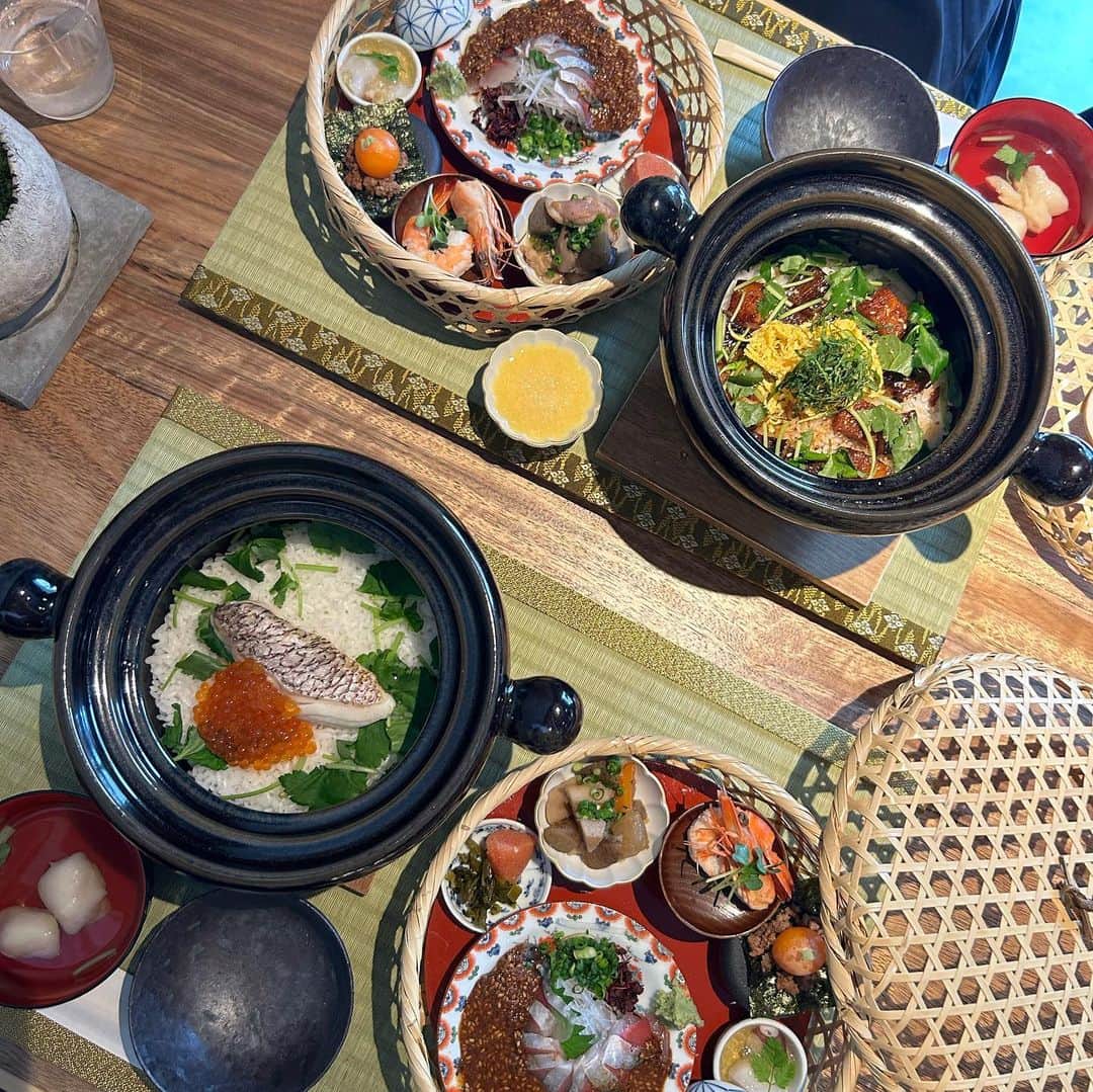 美舞さんのインスタグラム写真 - (美舞Instagram)「. . 大好きな　@gaogao_oohori ❤︎❤︎ 日本食って最高。の贅沢ランチは、 何度食べても心が豊かになる最強の食事🍽 土鍋はおにぎりにしてお土産にもしてくれるし、 次の日の朝ごはんにするのが私なりの贅沢😉✌️ ぜひ皆様も贅沢ランチ堪能してください♪ . #福岡　#福岡ランチ　#大濠公園 #大濠公園カフェ #大濠グルメ #福岡グルメ #福岡観光 #土鍋　#釜飯」5月12日 23時13分 - mibuki__.39