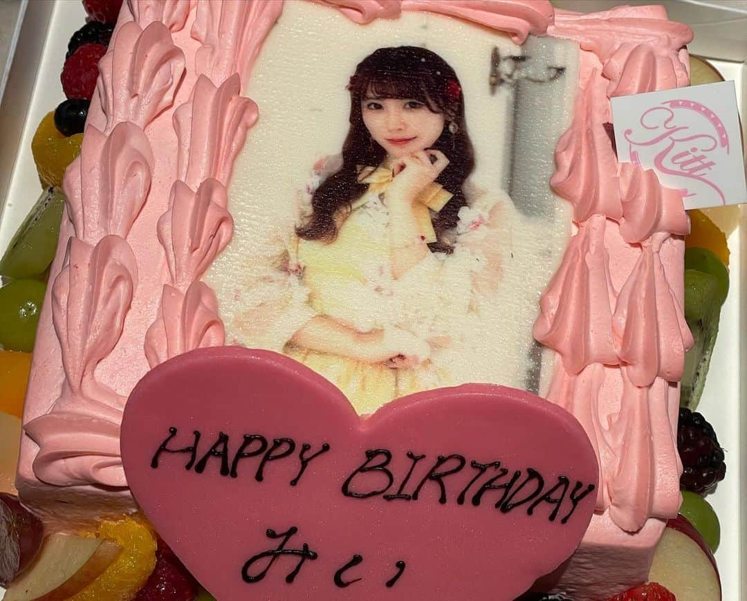 熊本美和さんのインスタグラム写真 - (熊本美和Instagram)「おやくまʕ•ᴥ•ʔ . . お誕生日カウントダウン、大好きなえむちゃんずが一緒に過ごしてくれて、お祝いしてくれて幸せでした🧸🎂❤️ いつもありがとう♡ . . #おやすみ #goodnight #🌙 #おやくま #happybirthday #えむちゃんず #親友 #熊本美和 #もえのあずき #桜もこ #まいてぃ #cake #kawaii #ルイヴィトン #ブレスレット #🎁 #red #すきぴ」5月12日 23時17分 - miwa_babyb