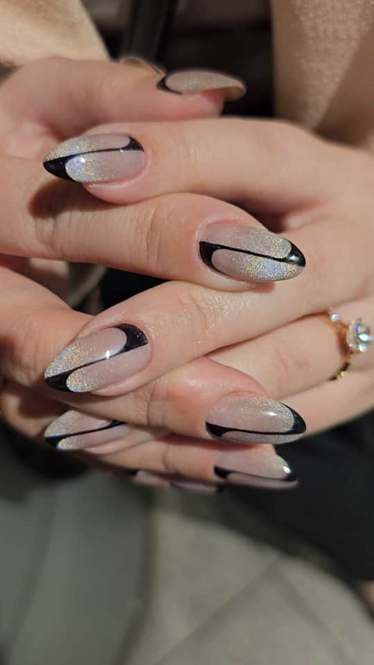 Yingのインスタグラム：「Base colour: DIDIER Fiber Base Nude  Cateye: Ruyiya Rainbow Cateye Non Wipe Top  Line art: PREGEL Art Liner Black and PREGEL Jet Black SHOP: @nailwonderlandsg www.nailwonderland.com  Featuring my two custom rings from @12emejewellery  Inspo: @nailsbyzola」