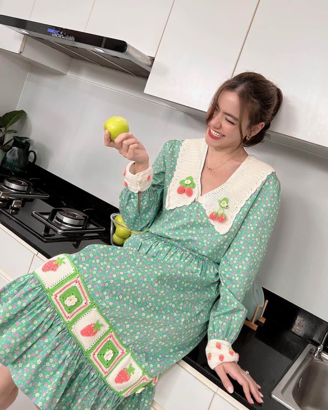 キンバリー・アン・ウォーテマス・ティアムシリのインスタグラム：「What’s cookin? 🍓🍏🍒🥬🥕🌽🍳🥘」