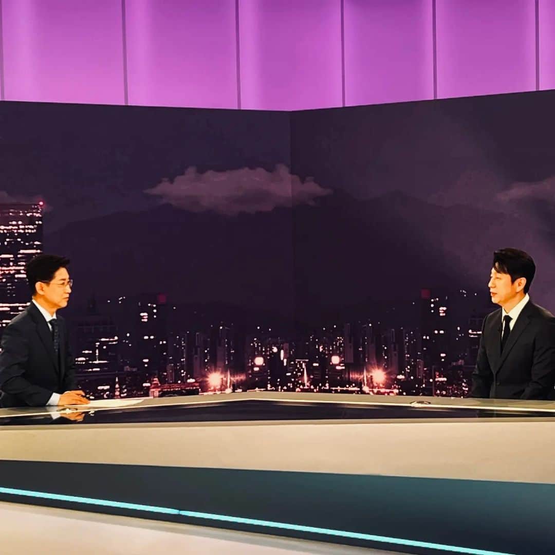 キム・スロのインスタグラム：「뉴스라인 초대석.  #연극폭풍의언덕  #좋은연극은홍보가중요함 #꼭봐야할인생연극 #잘만든연극」