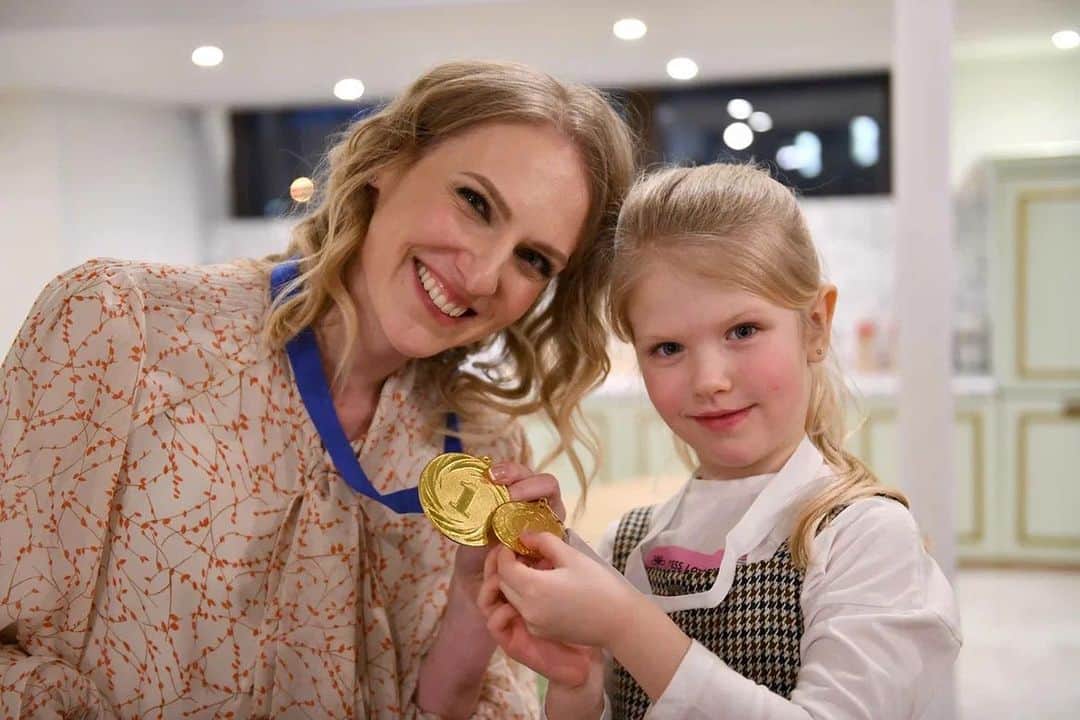 スベトラーナ・ロマシナのインスタグラム：「Моя самая ценная «медаль» ❤️」