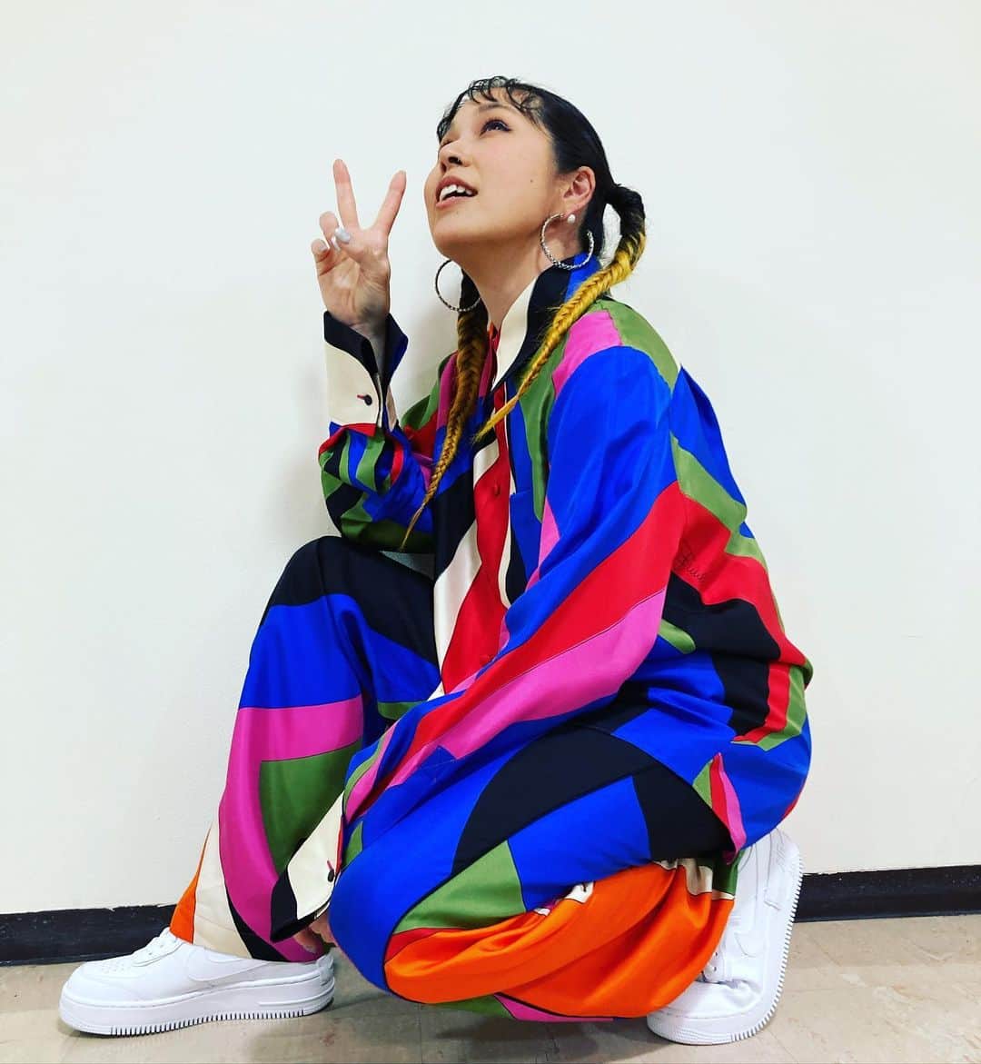 AIのインスタグラム：「NHK生放送 見てくれたみんなありがとう！！！ みんながみんな英雄でした！！！  感謝！！！  @emiliopucci ❤️ @nike ❤️  @atmos.pink_official ❤️  明日は秩父でジャズフェスで会おう！！！  ぐんなーい！！！！」