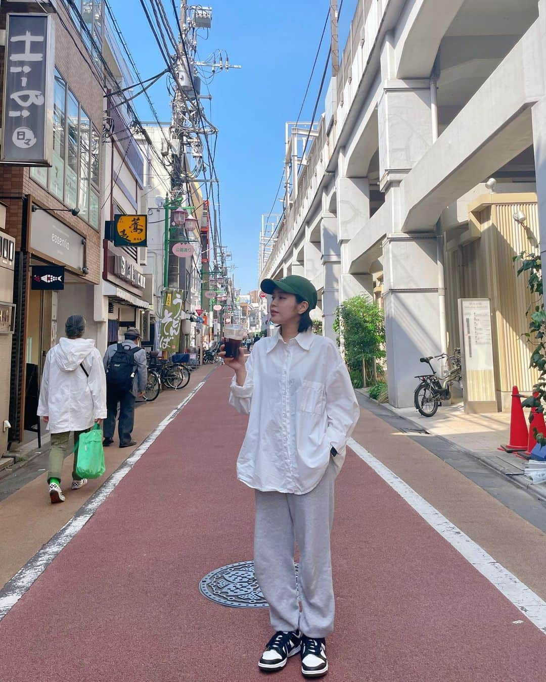 Lilmeさんのインスタグラム写真 - (LilmeInstagram)「도쿄 생활에도 익숙해졌어🗼 東京に住んで一ヵ月。 美味しいものに囲まれて過ぎて日本やっぱり凄すぎる。。 カレーライスが美味しすぎて週2で食べてます…🍛笑 トレーニングも週1でしっかりしてるよ  ※1枚目の写真、昔のアイドルみたいだ。笑  #도쿄여행#도쿄 #東京グルメ  #東京  #スープカレー  #カレー」5月12日 23時52分 - lilme_official