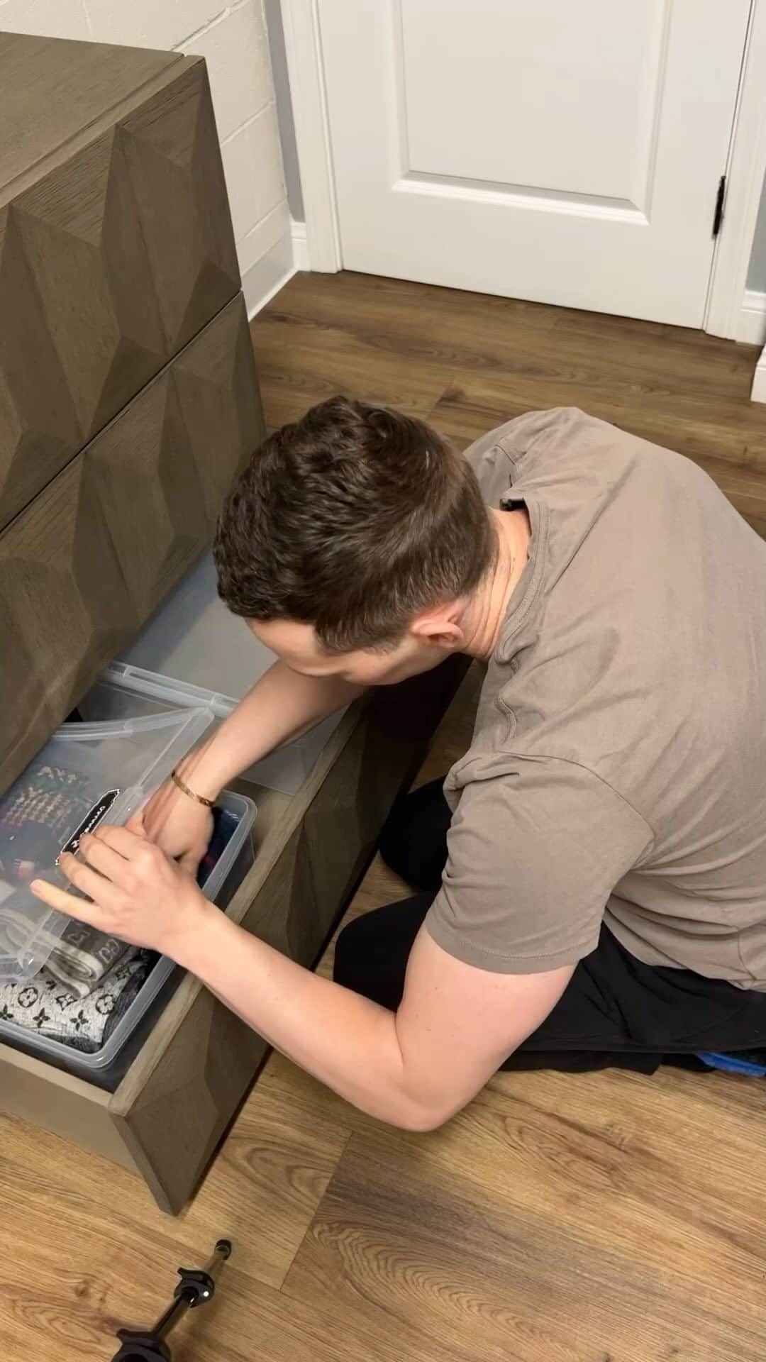 アダム・リッポンのインスタグラム：「Wet clean > dry clean」