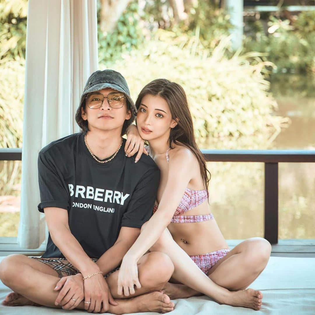 シュガーさんのインスタグラム写真 - (シュガーInstagram)「.  MIYU&KAZUMA in Phuket 🇹🇭 by sugar 〜Phi Phi Island Edition vol.2〜  大反響🩷 みゆう&かずまのプーケット新婚旅行第2弾が登場🌈✨  第1弾に続き、 みゆうちゃんがとっても素敵に sugarの水着を着こなしてくれました🥰❤️  素敵な夫婦から 今後も目が離せない💞💞  詳しくは sugar公式サイトやYouTubeでチェックしてね🩷🌈  #みゆう #みゆう&かずま #プーケット #SwimWear #Summer #水着コーデ #水着女子 #水着モデル #海水着通販 #ootd #beach #trip #sugarnine #ビキニ #ビキニ女子 #ビキニギャル #ビキニガール #水着を買うならシュガー」5月13日 0時01分 - dress_sugar