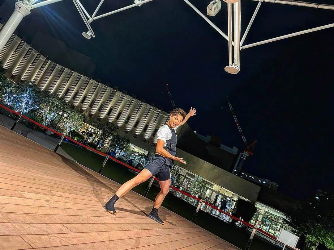 ウェディングのインスタグラム：「阪急西宮ガーデンズ 15周年おめでとうございます㊗️🎊  素敵な周年に#東京力車　の活動で 地元に帰って来れたこと、 本当に嬉しく思います。  素敵な西宮でこれからも活動を 届けられるよう頑張ります🔥💪  #東京力車 #阪急西宮ガーデンズ」