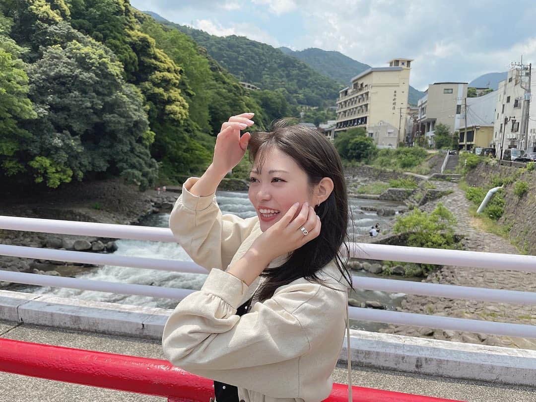 前田亜美のインスタグラム：「そして……もう1つ。 【出演情報のお知らせ- ̗̀📣】. .  5月13日(土) あさ7時30分～ MBS・TBS【所さんお届けモノです！】に出演しますーーー!!  今回は『有名観光地の住人が本当は教えたくない裏名物in浅草』調査してきましたーー🩵所さんへのお届けもの気に入ってくれるか毎回ドキドキです！！  ぜひ皆さんにも新しい裏名物知って欲しい🤫♡. . 朝から美味しいものたくさん紹介しちゃうよ〜〜ᐠ( ᐛ )ᐟ  ぜひみてくださいね👀🩵  明日は朝からTBSご覧ください👀🤍   #所さんお届けモノです」