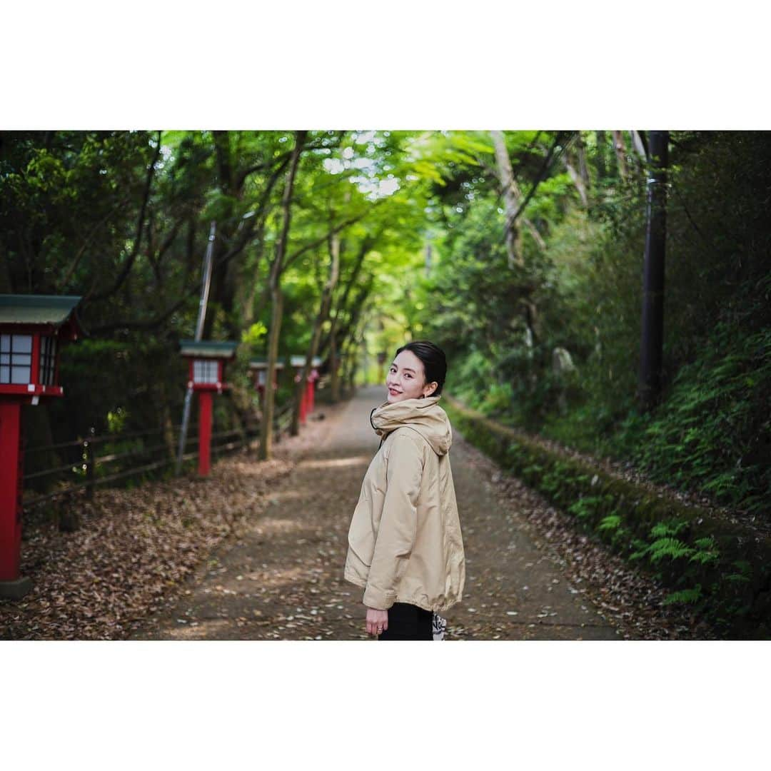 立花陽香さんのインスタグラム写真 - (立花陽香Instagram)「調子が良い日が続いたので #高尾山 へ連れて行ってもらいました🏞 気持ちが良くてエネルギッシュで、私の大好きな場所。 動けるようになったらすぐに行こうと決めていたので、とっても幸せなひととき💓💓💓お出掛けできて嬉しかった。  リフト🚡で上がって、高尾山の山頂にある薬王院⛩まで徒歩一時間……途中、登り道や階段もあり。 ハイキングはとても楽しかったのですが、ちょっと無理をしてしまって熱が出てしまいました🤒❤️‍🔥❤️‍🔥  #高尾山 #高尾山薬王院 #薬王院」5月13日 0時27分 - haruka_4