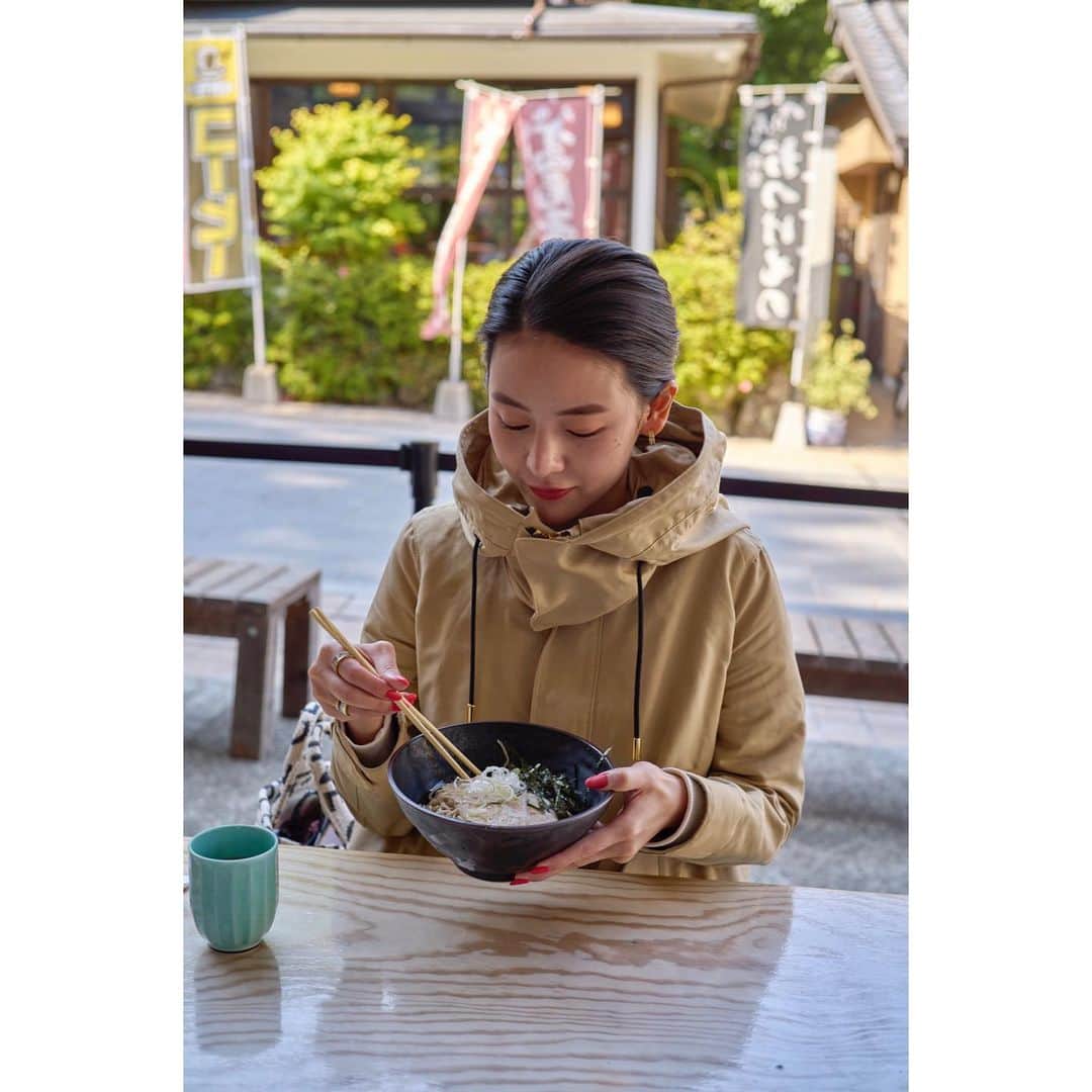 立花陽香さんのインスタグラム写真 - (立花陽香Instagram)「調子が良い日が続いたので #高尾山 へ連れて行ってもらいました🏞 気持ちが良くてエネルギッシュで、私の大好きな場所。 動けるようになったらすぐに行こうと決めていたので、とっても幸せなひととき💓💓💓お出掛けできて嬉しかった。  リフト🚡で上がって、高尾山の山頂にある薬王院⛩まで徒歩一時間……途中、登り道や階段もあり。 ハイキングはとても楽しかったのですが、ちょっと無理をしてしまって熱が出てしまいました🤒❤️‍🔥❤️‍🔥  #高尾山 #高尾山薬王院 #薬王院」5月13日 0時27分 - haruka_4