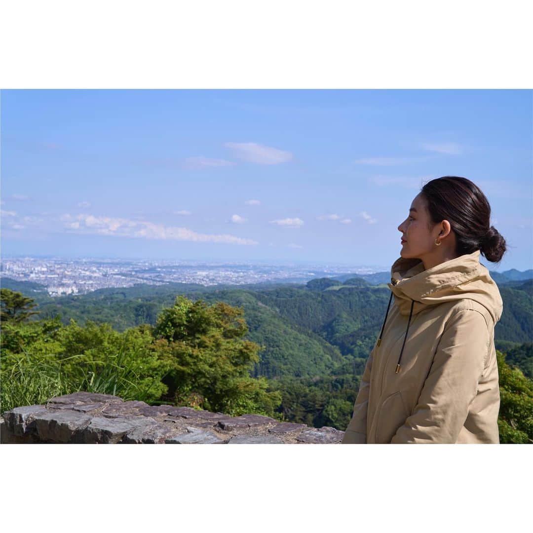 立花陽香さんのインスタグラム写真 - (立花陽香Instagram)「調子が良い日が続いたので #高尾山 へ連れて行ってもらいました🏞 気持ちが良くてエネルギッシュで、私の大好きな場所。 動けるようになったらすぐに行こうと決めていたので、とっても幸せなひととき💓💓💓お出掛けできて嬉しかった。  リフト🚡で上がって、高尾山の山頂にある薬王院⛩まで徒歩一時間……途中、登り道や階段もあり。 ハイキングはとても楽しかったのですが、ちょっと無理をしてしまって熱が出てしまいました🤒❤️‍🔥❤️‍🔥  #高尾山 #高尾山薬王院 #薬王院」5月13日 0時27分 - haruka_4