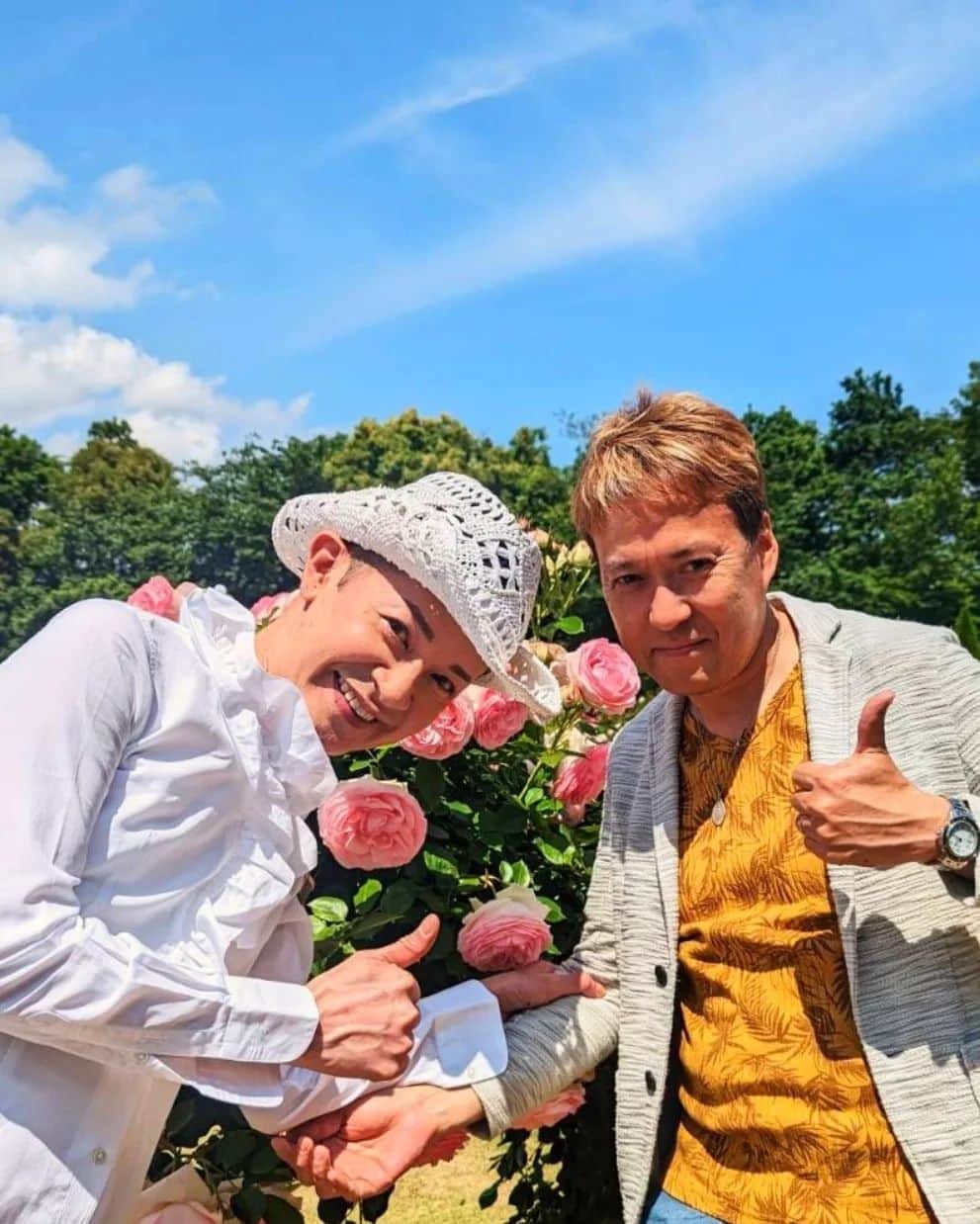 山咲トオルさんのインスタグラム写真 - (山咲トオルInstagram)「ご覧の皆さんは何のお花が好きかしら？  私は、バラが好きよ。  #河津バガテル公園 (バラ園) @stevekishikawa さん。  #山咲トオル #toruyamazaki」5月13日 0時34分 - yamazakitoru_official
