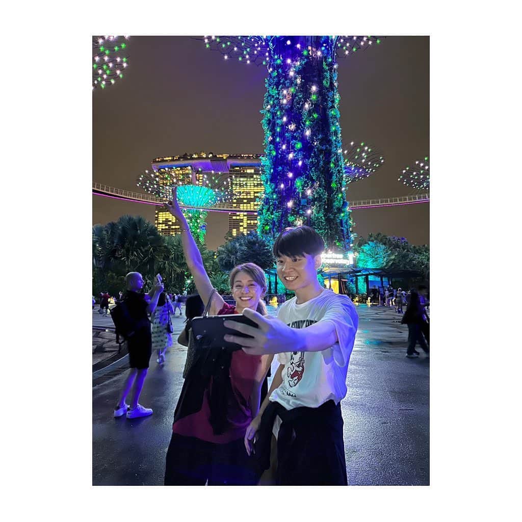稲沢朋子さんのインスタグラム写真 - (稲沢朋子Instagram)「ライトアップ✨ 見上げて観るのもまた美しい  #Singapore #イルミネーション」5月13日 0時34分 - ina_tomo