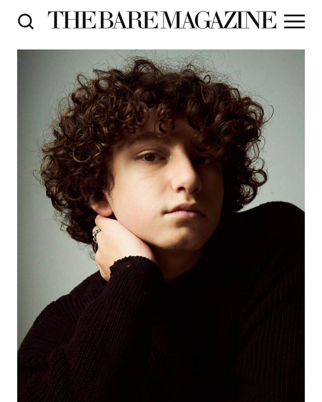 オーガスト・マトゥーロのインスタグラム：「chatted w/ @the.baremag abt hair, makeup, nail polish, clothes & food allergies 😅 thanks for the feature! Link in their bio 💅 #barelove #guyswithcurls」