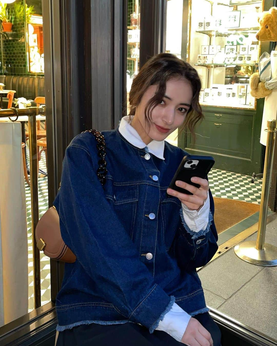 RAMIKAさんのインスタグラム写真 - (RAMIKAInstagram)「Ralphのカフェ珍しく 並ばずに入れた☕️✨ お洋服はどこで買ってるかの質問が よく来るんだけど私はほとんど ZOZOで買ってるよ‼︎ 後は古着も好き‼︎この日も古着屋さんで オーバーオールを買ったの‼︎ 早く着たいなあ🫠」5月14日 12時00分 - __ramiiika