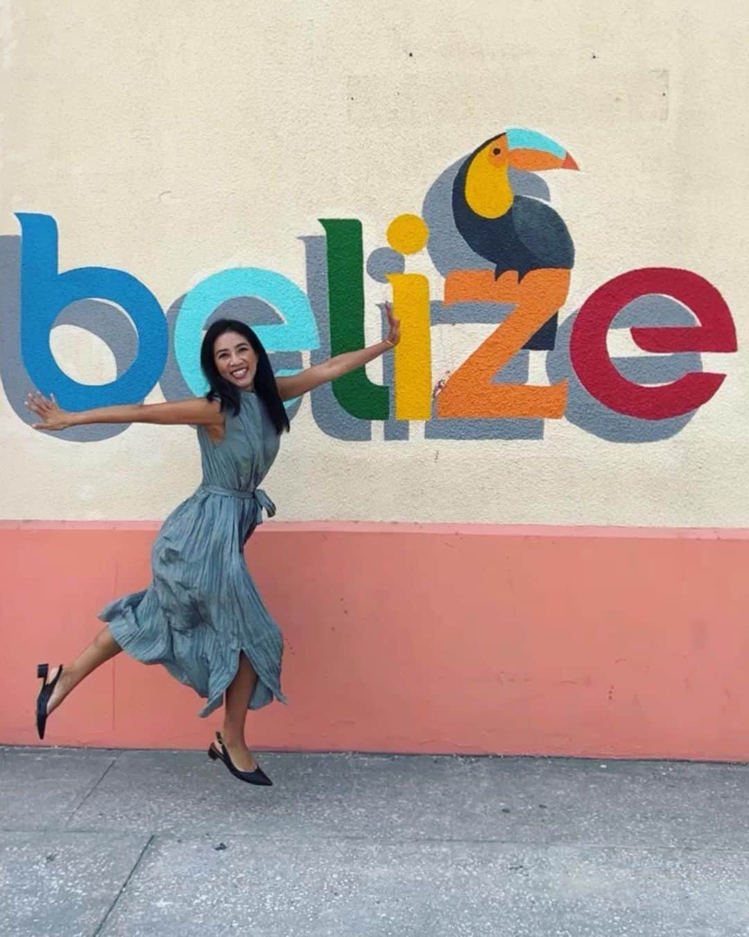 ミシェル・クワンのインスタグラム：「It’s been almost a half a year since my family & I moved to this beautiful country and I have to say it’s been UN-BELIZE-ABLE! #hadtodoit🙆🏻‍♀️🇧🇿 I love the rich culture, people, food and extraordinary biodiversity. It is no wonder people refer to this country as the Jewel 💎」