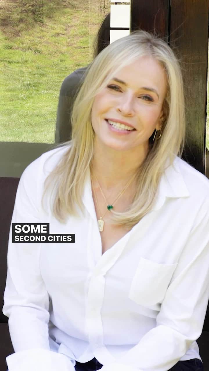 チェルシー・ハンドラーのインスタグラム：「General onsale starts now!   Get tickets at ChelseaHandler.com」