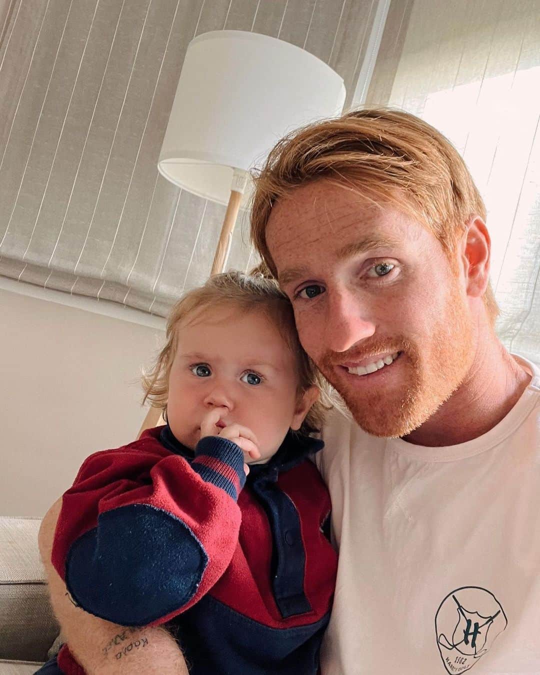 アレハンドロ・フェルナンデス・イグレシアスのインスタグラム：「Recargando pilas en la mejor compañía 🧡  #Carla #MiPrincesa」