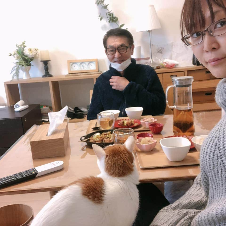 小野さゆりさんのインスタグラム写真 - (小野さゆりInstagram)「先程父の死亡が確認されました。  牧師さんに洗礼をしてもらって、弟が面会にきた2日後に亡くなったので、安心したのかもしれません。  それから、アルちゃんがもう苦しまなくていいように、一緒につれて行ってくれたのかなとも思います。  生前、父によくしてくださった方々が多数いらっしゃるので、ここでもご報告をさせてください。 ありがとうございました。」5月13日 0時51分 - sayuriono0301